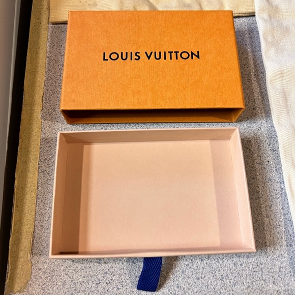Louis Vuitton Boxes , bags , dust bags , wraps - Picture 10 of 14